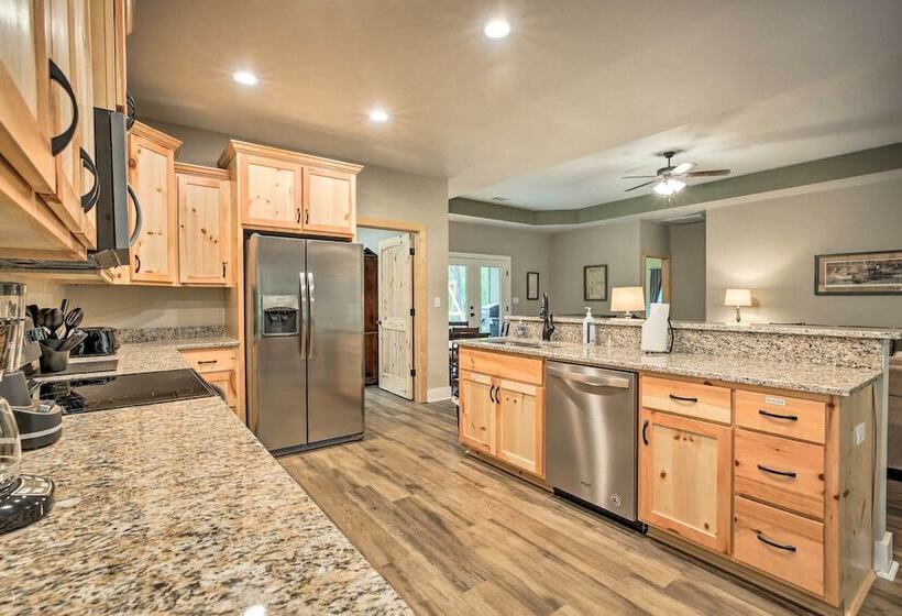 Tallassee Creekside Cabin W/ Forest Views!