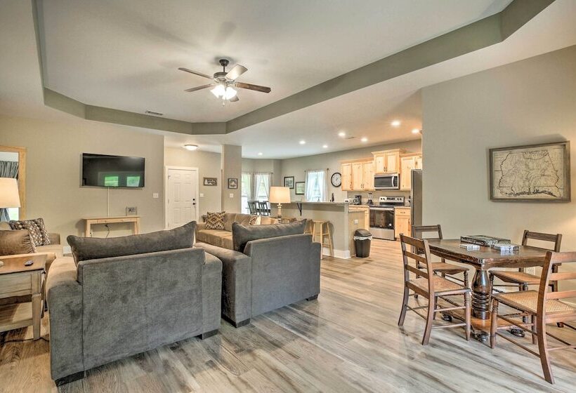 Tallassee Creekside Cabin W/ Forest Views!