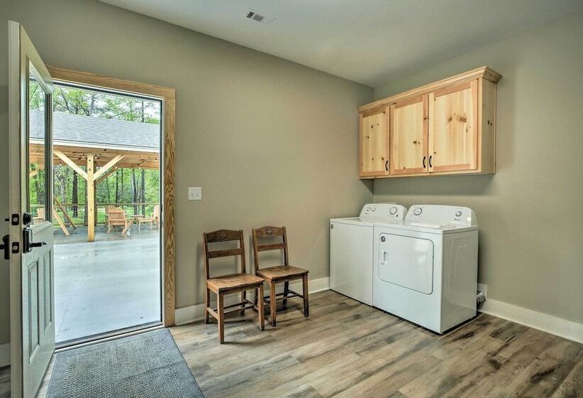 Tallassee Creekside Cabin W/ Forest Views!