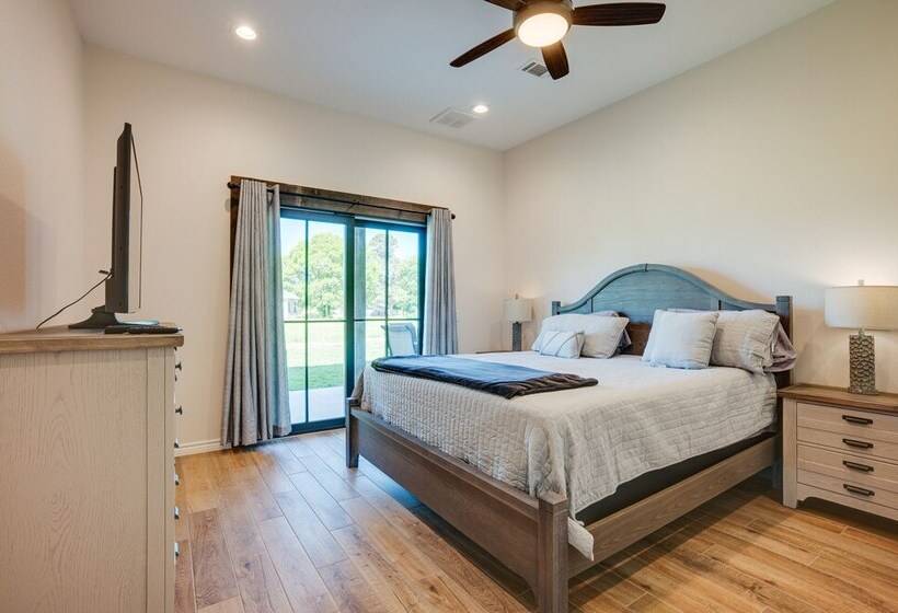 Livingston Retreat W/ Patio & Charcoal Grill