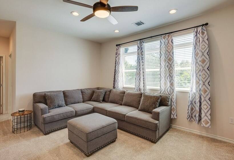 Livingston Retreat W/ Patio & Charcoal Grill