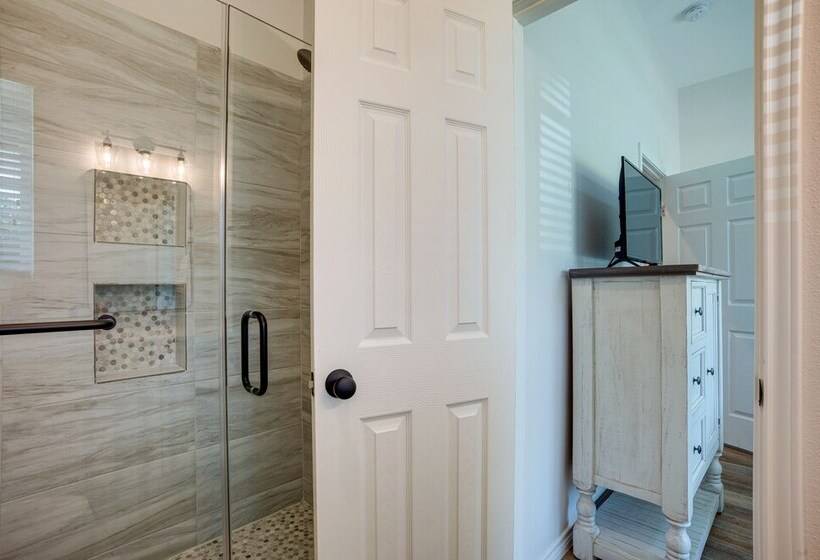 Livingston Retreat W/ Patio & Charcoal Grill