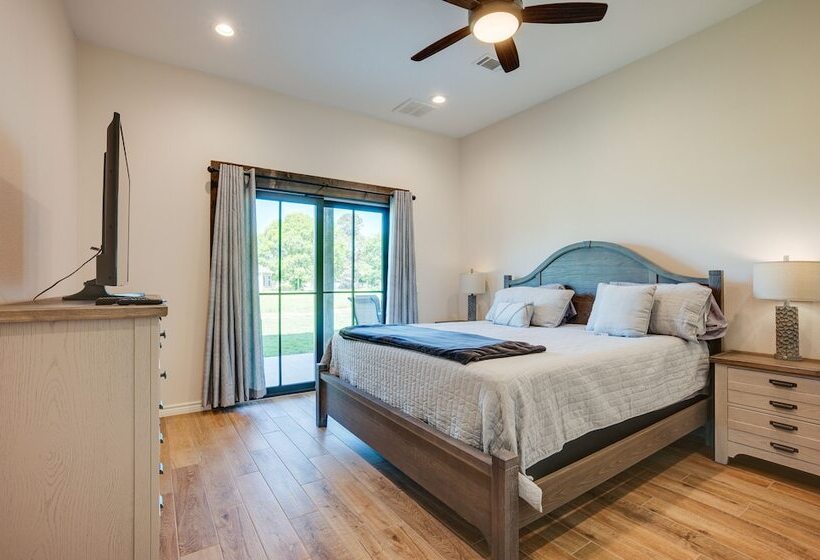 Livingston Retreat W/ Patio & Charcoal Grill