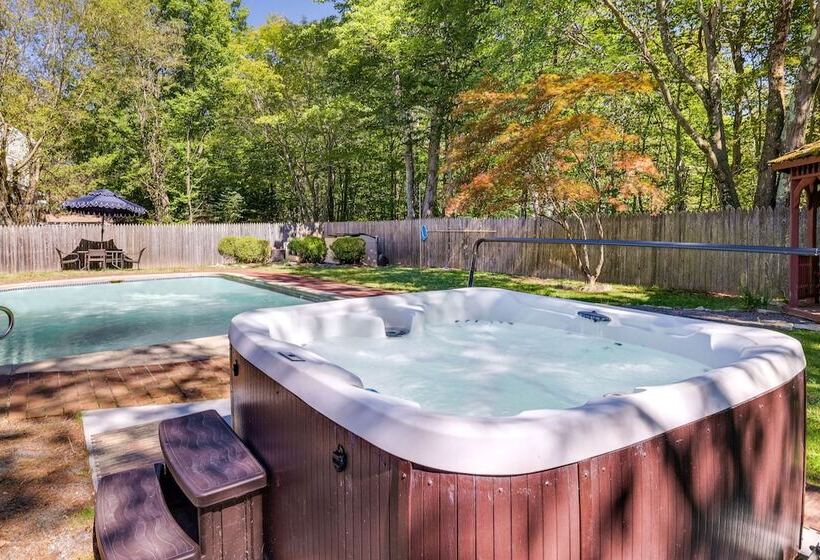 Poconos Home Near Lake W/ Hot Tub: Private Pool