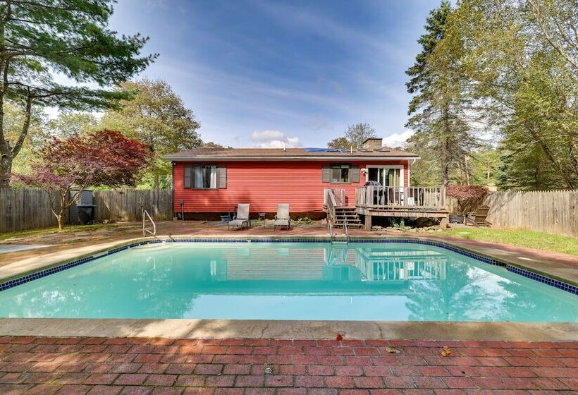 Poconos Home Near Lake W/ Hot Tub: Private Pool