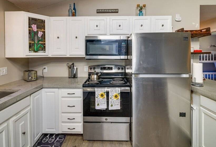 Poconos Home Near Lake W/ Hot Tub: Private Pool