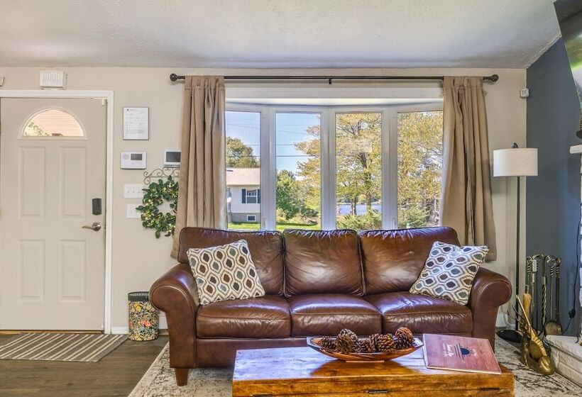 Poconos Home Near Lake W/ Hot Tub: Private Pool