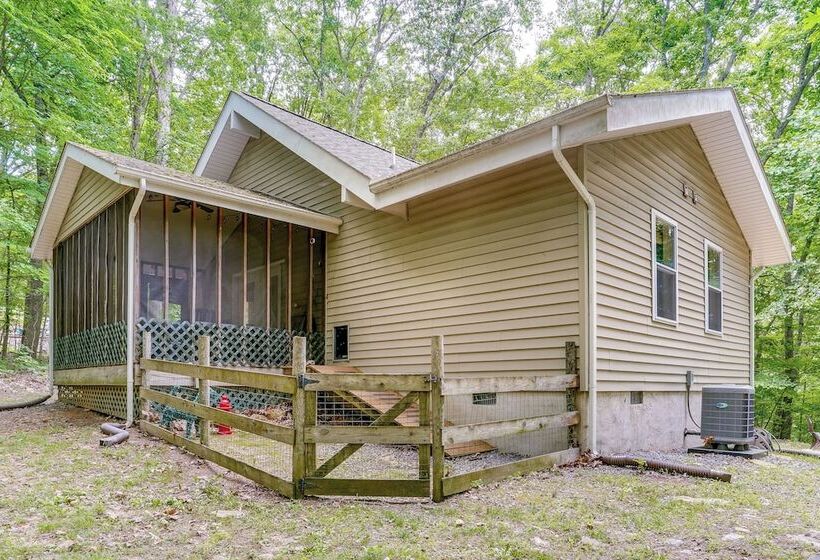 Cabin W/ Deck & Screened In Porch In New Market!