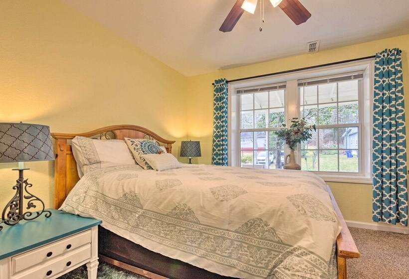 The Sunshine Cottage Hendersonville Rental!