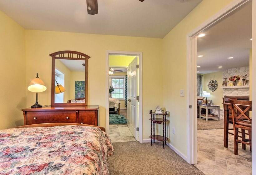 The Sunshine Cottage Hendersonville Rental!