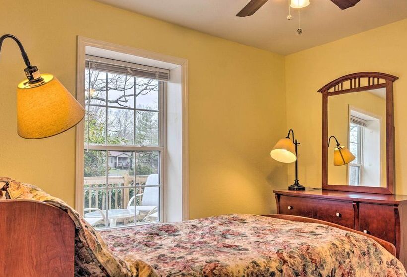 The Sunshine Cottage Hendersonville Rental!