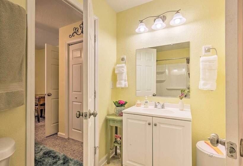 The Sunshine Cottage Hendersonville Rental!