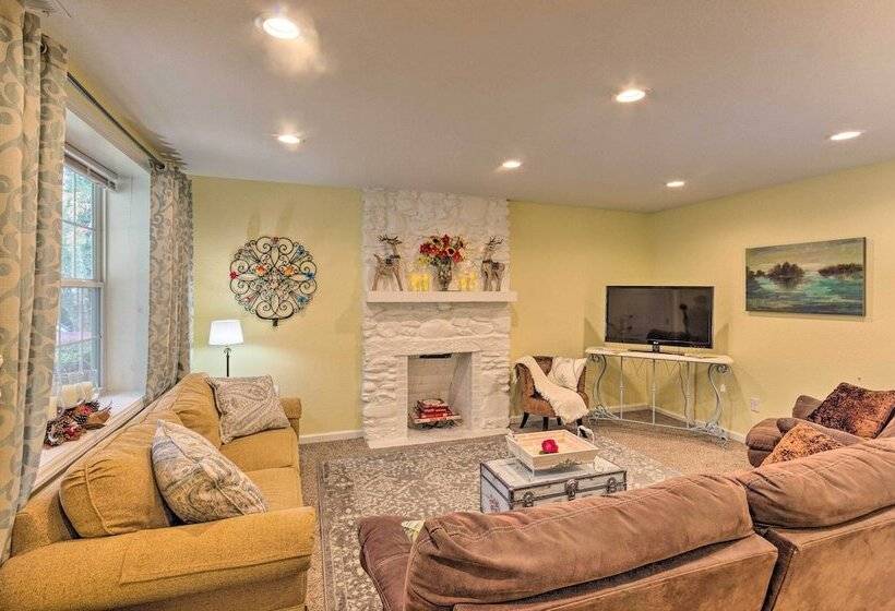 The Sunshine Cottage Hendersonville Rental!