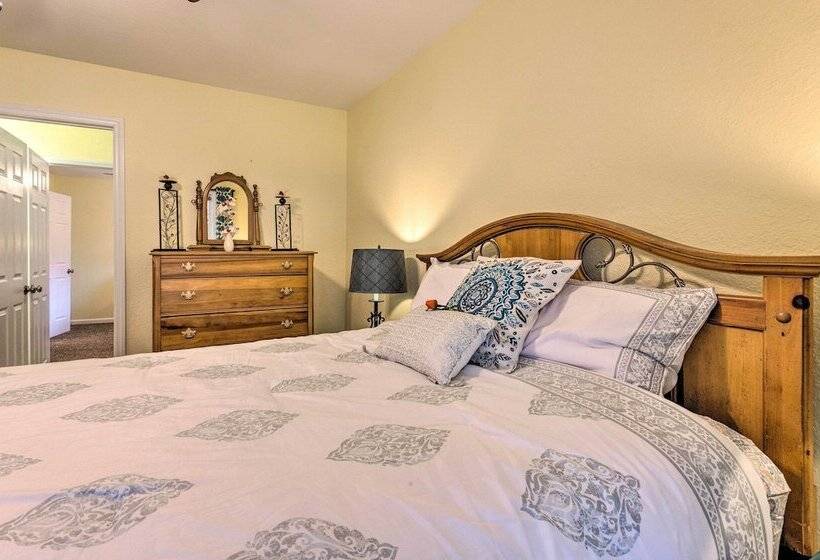 The Sunshine Cottage Hendersonville Rental!