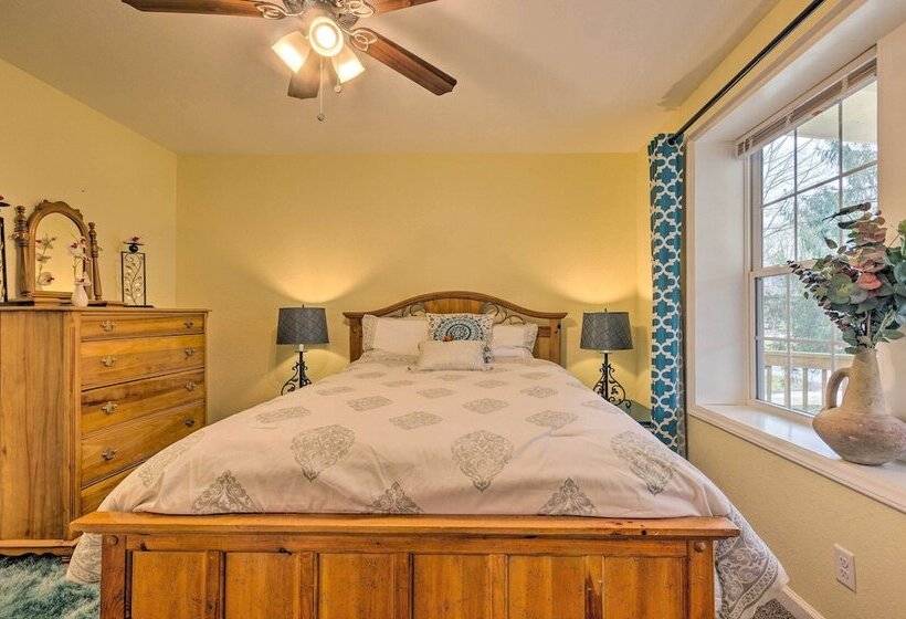 The Sunshine Cottage Hendersonville Rental!