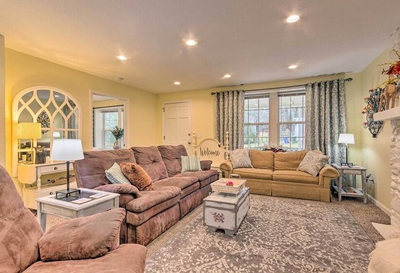 The Sunshine Cottage Hendersonville Rental!