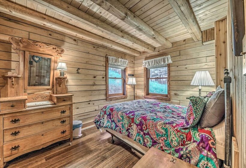 Tree Lined  Polly S Perch  W/ Mountain Views!