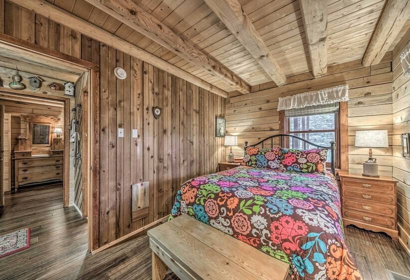 Tree Lined  Polly S Perch  W/ Mountain Views!