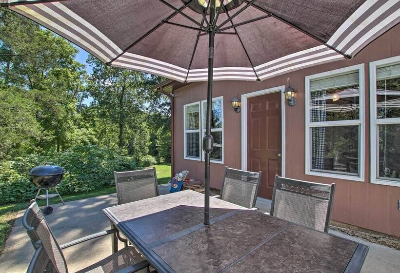 Turtle Rock    Ironton Cabin W/ Furnished Patio!