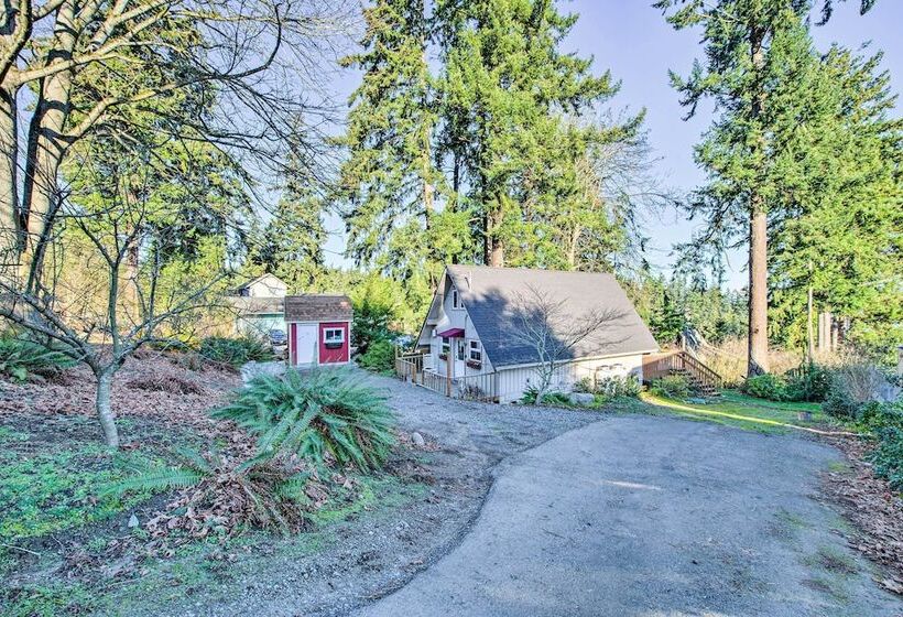 Unique Camano Cabin W/ Mountain + Water Views