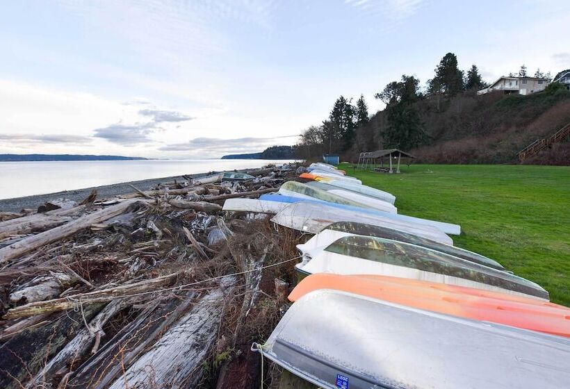 Unique Camano Cabin W/ Mountain + Water Views
