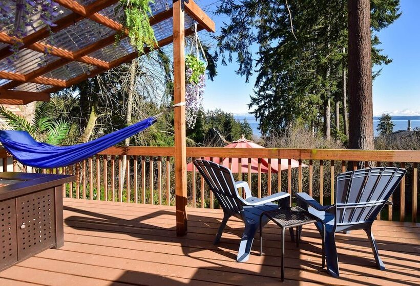 Unique Camano Cabin W/ Mountain + Water Views