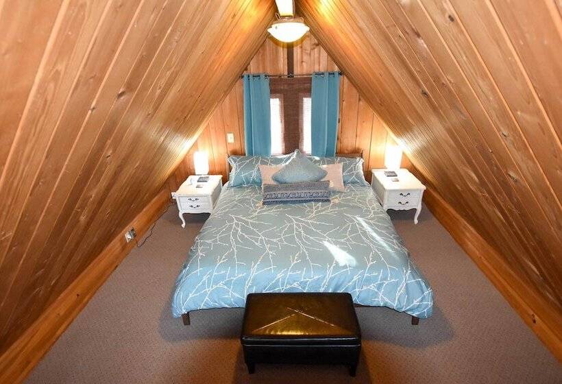 Unique Camano Cabin W/ Mountain + Water Views