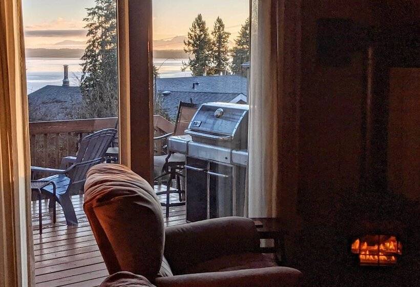 Unique Camano Cabin W/ Mountain + Water Views