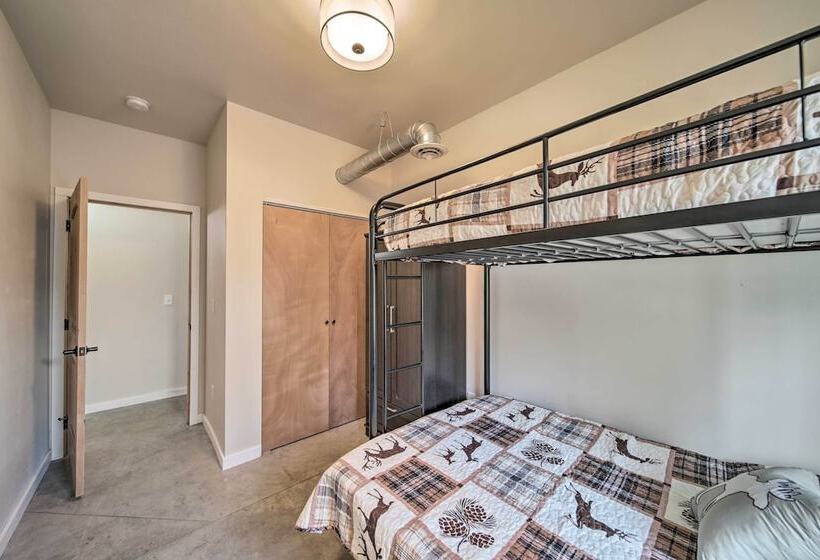 Unique Country Farmhouse Near Lake Roosevelt