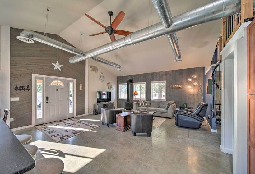 Unique Country Farmhouse Near Lake Roosevelt