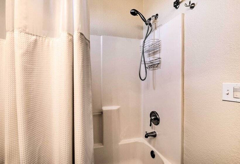 Updated Bay Area Abode Near Beach & Dtwn Sf!