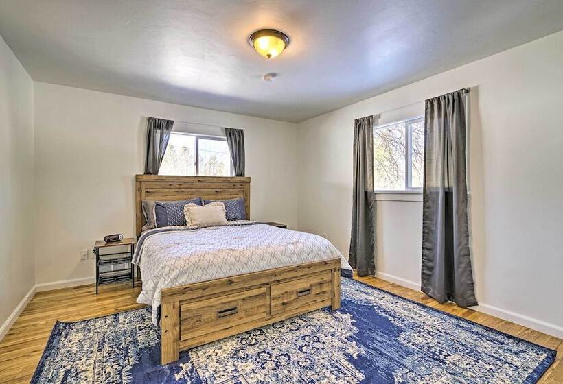 Updated Rustic Retreat Cabin: Walk To Payette Lake