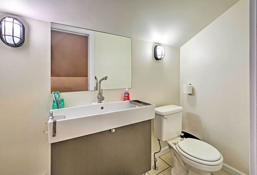 Updated Rustic Retreat Cabin: Walk To Payette Lake