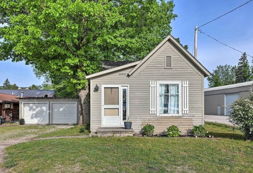 Updated Traverse City Home   Steps To Bay!