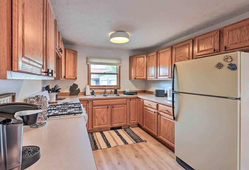 Updated Traverse City Home   Steps To Bay!