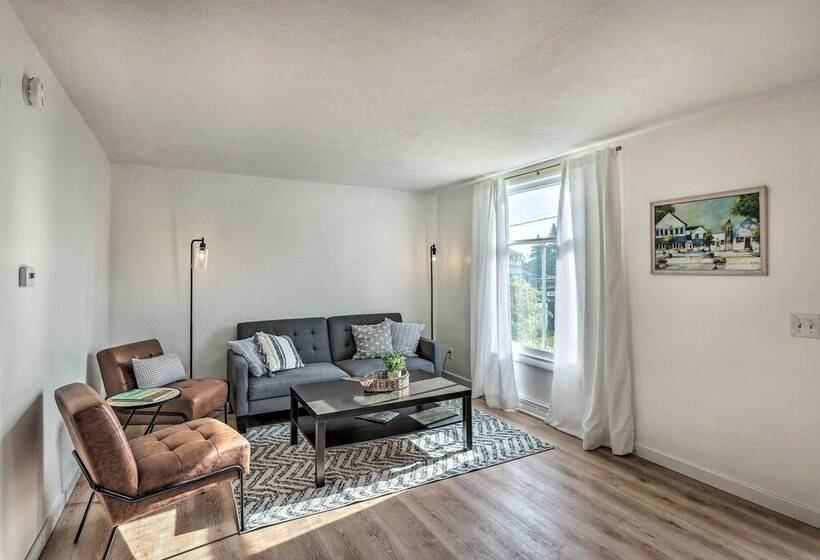 Updated Traverse City Home   Steps To Bay!