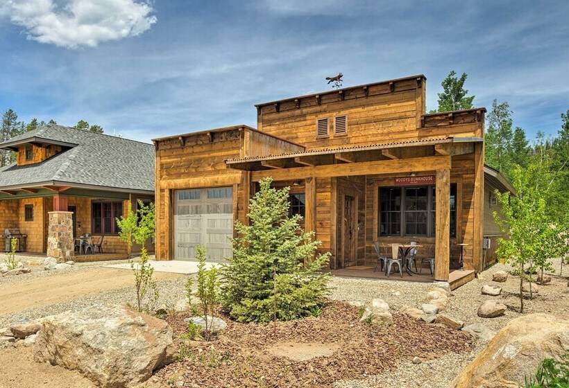 2 Blocks To Grand Lake: Updated Western Cabin!
