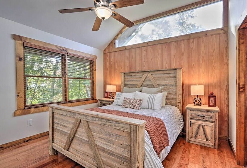 Upscale Gatlinburg Cabin: Deck, Fire Pit & Hot Tub