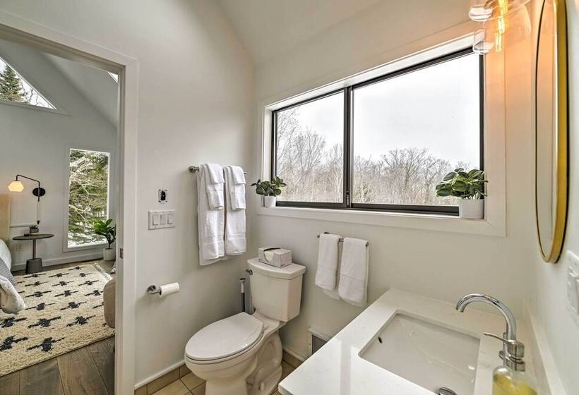 Vermont Ski Chalet ~ 5 Mi To Magic Mountain