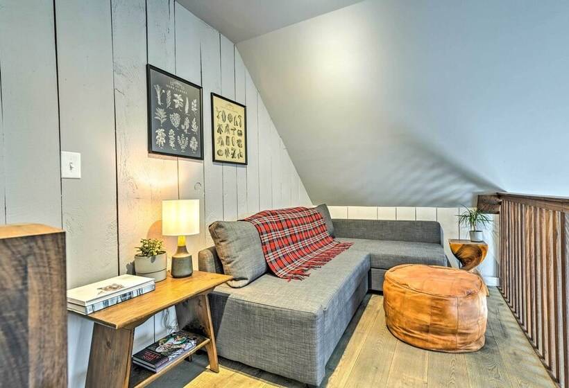 Vermont Ski Chalet ~ 5 Mi To Magic Mountain