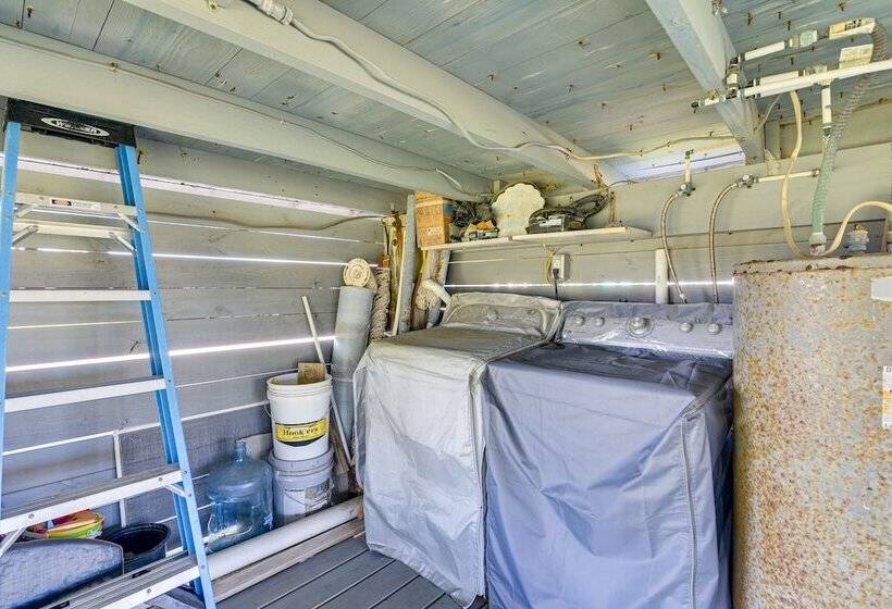 Beach House In Freeport ~ 1 Mi To Surfside Beach!