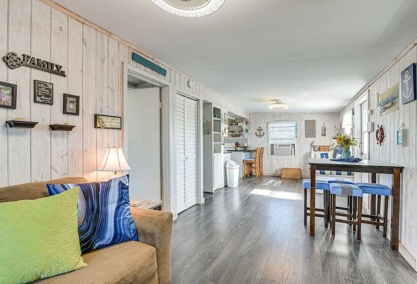 Beach House In Freeport ~ 1 Mi To Surfside Beach!