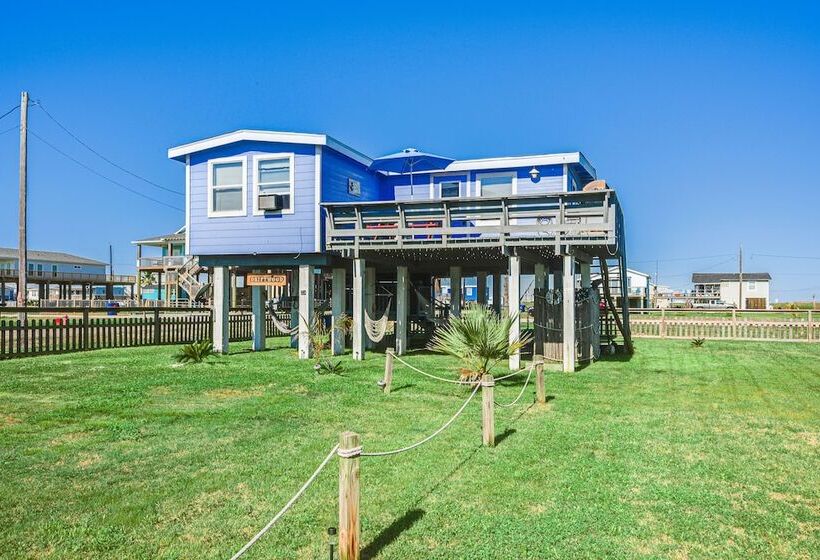 Beach House In Freeport ~ 1 Mi To Surfside Beach!