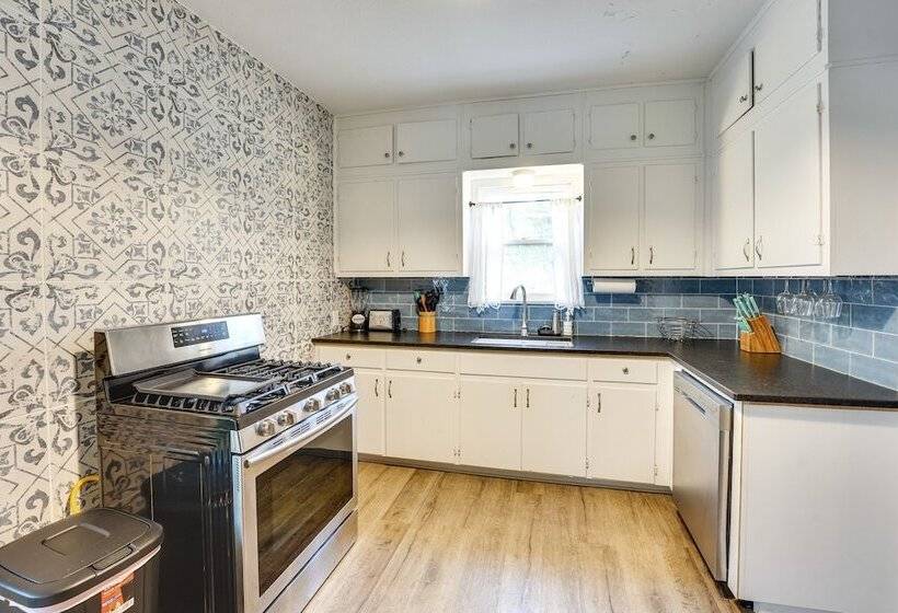 Vintage Corpus Christi Home   2 Blocks From Beach!