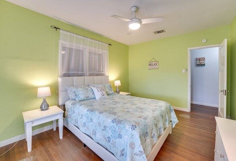Vintage Corpus Christi Home   2 Blocks From Beach!