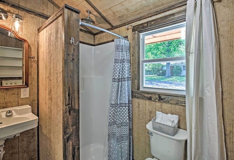 Walk To Oaklawn Racing: Hot Springs Home!