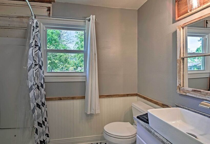 Walk To Oaklawn Racing: Hot Springs Home!