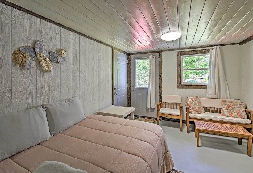 Walk To Oaklawn Racing: Hot Springs Home!