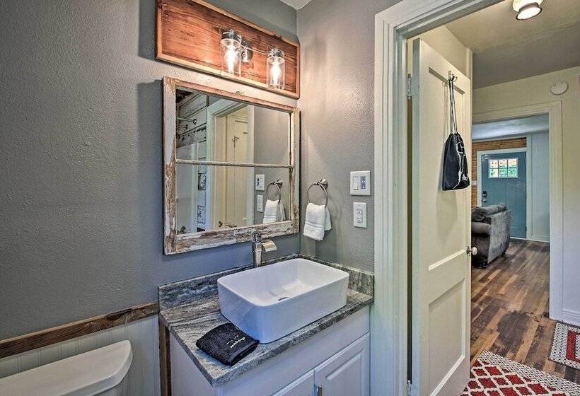 Walk To Oaklawn Racing: Hot Springs Home!