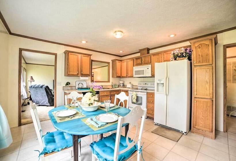 Warm & Inviting Family Home   2 Mi To Golf Course!